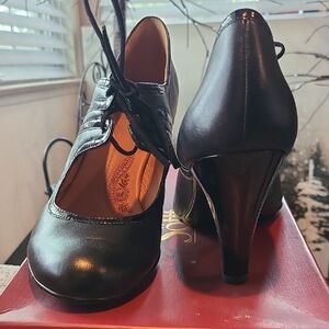 Sofft Elegant Black Leather Women's Heels